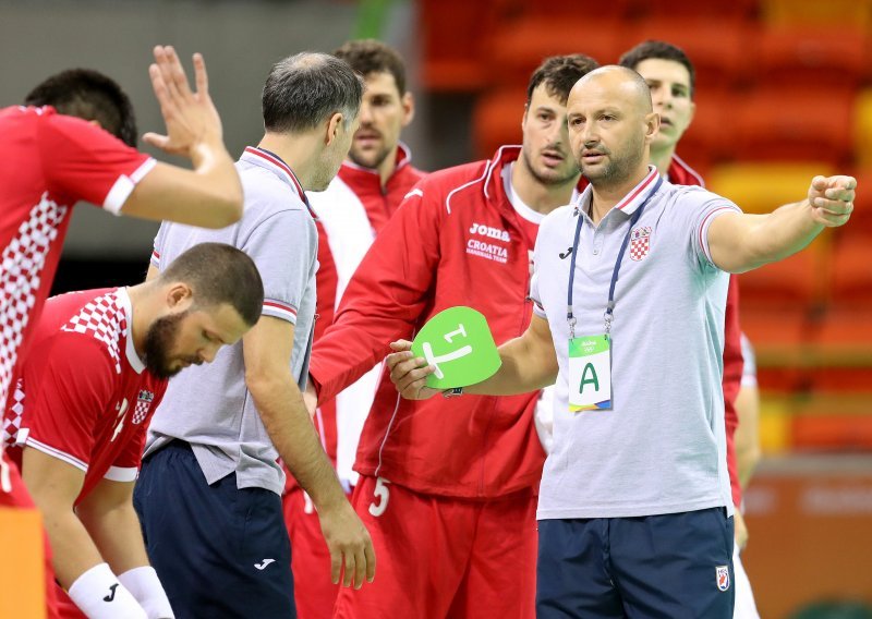 Neodlučni izbornik: Babić najavio promjene pa povratak na staro