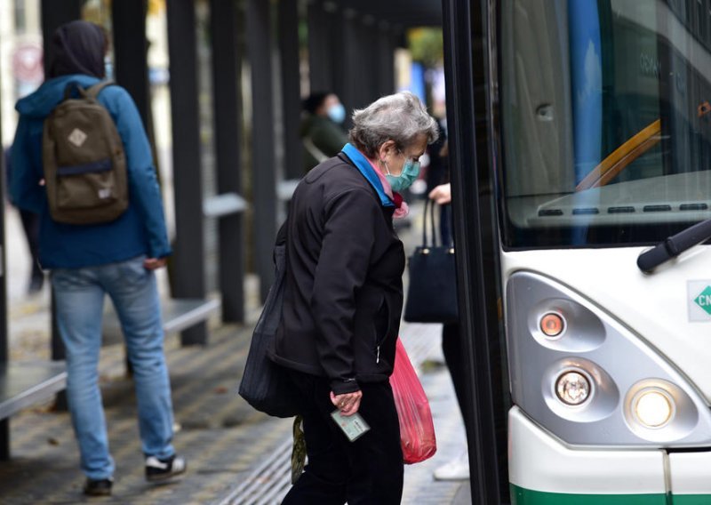 U Sloveniji 480 novozaraženih, 52 umrlih, mjere ostaju na snazi