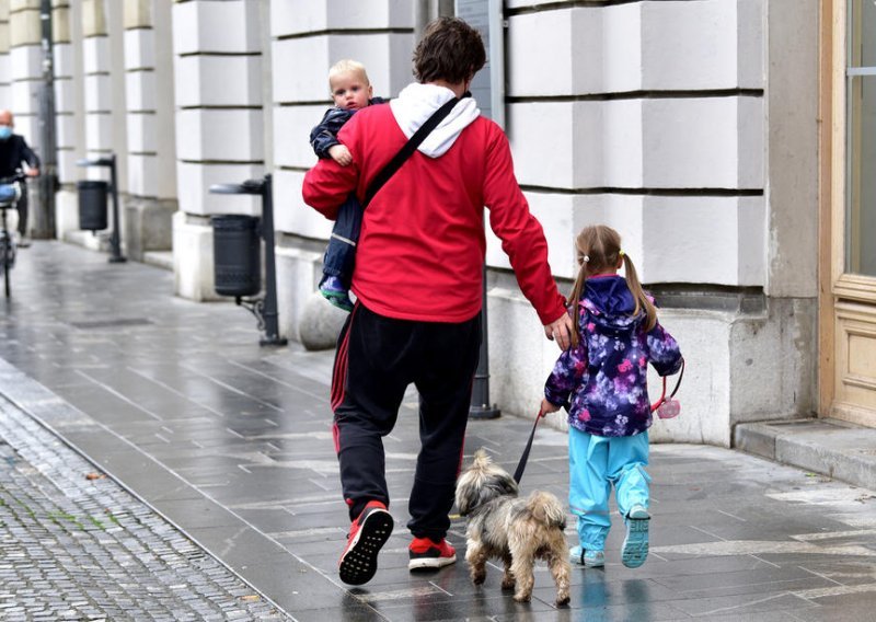 U Sloveniji 329 zaraženih i 12 umrlih, moguće novo popuštanje mjera