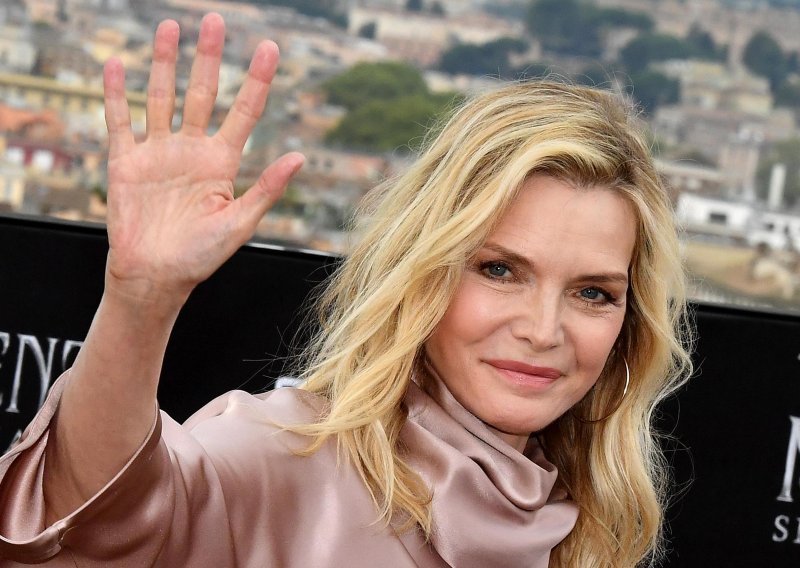 Komplimenti pljušte sa svih strana: Prelijepa Michelle Pfeiffer pohvalila se svojim make up vještinama