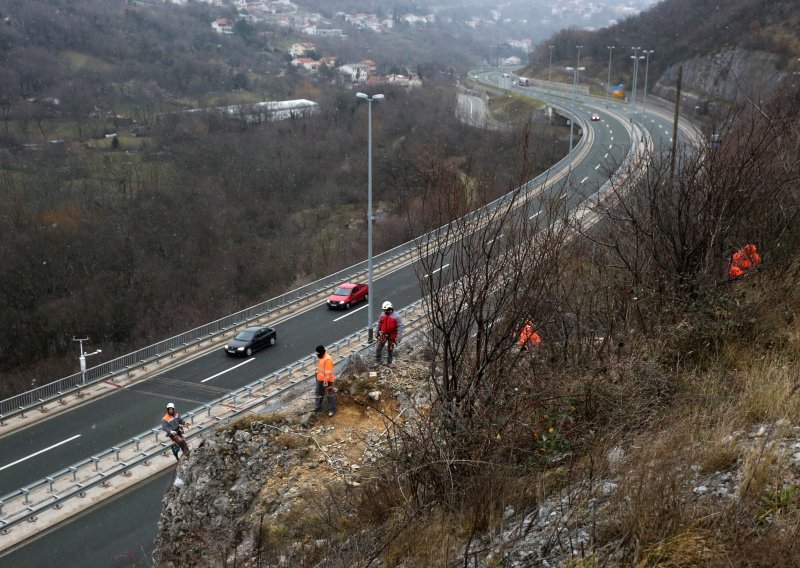 Prometna nesreća na riječkoj obilaznici, HAK upozorava na kišu i odrone