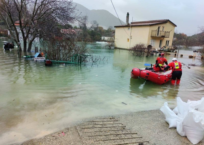 Brže obavještavanje; građani će SMS-om biti upozoreni na požar, poplavu, potres....