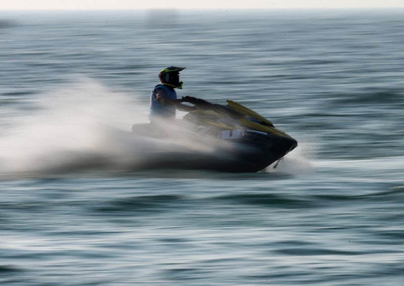 Lopov u Petrčanima ukrao jet ski Slovaku