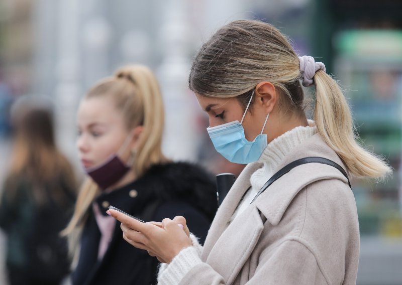 Loša vijest za antimaskere: Maske su gotovo 100 posto učinkovite kad je riječ o velikim kapljicama