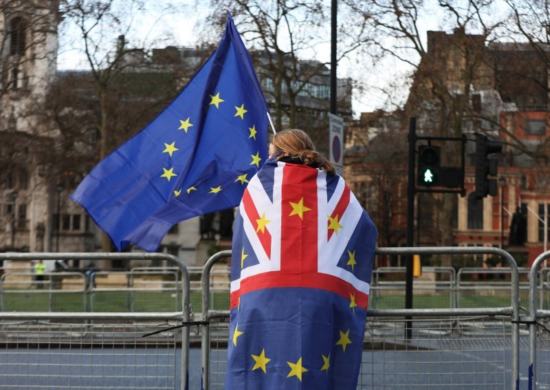 EU i Velika Britanija konačno postigli sporazum o trgovini, izbjegnut kaotičan Brexit