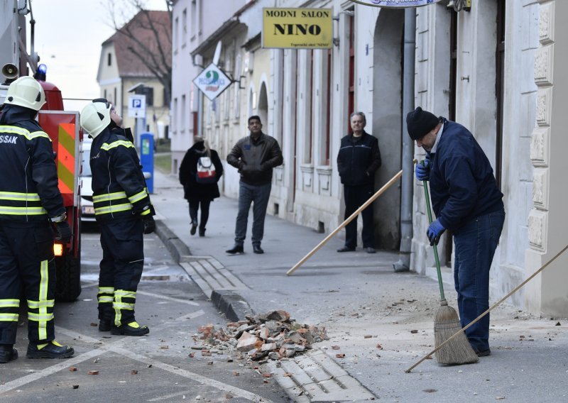 'Bolnica u Sisku funkcionira, neke smo bolesnike morali premjestiti'