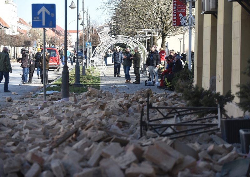 Petrinji i Sisku pomaže 250 pripadnika HV-a