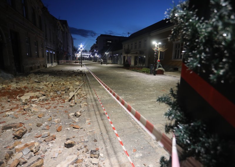 Nemir i u Sisku: Građani istrčali na ulice, posvuda jeka alarma automobila. Nema dojava o novim štetama