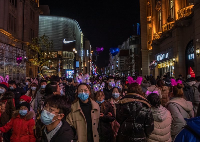 [VIDEO/FOTO] Tragovi duge noćne more još su vidljivi: Pogledajte kako se živi u Wuhanu godinu dana kasnije