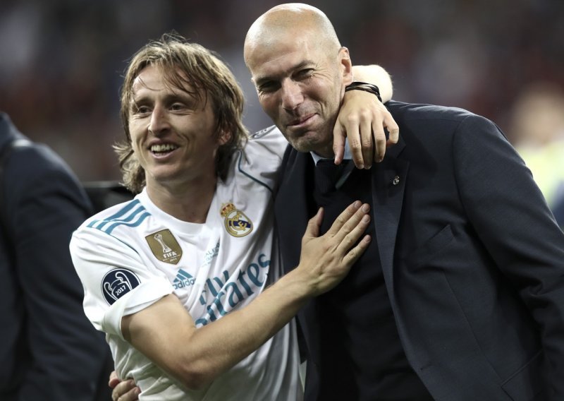 Zabrinuti Zinedine Zidane više ne može čekati, sad je svima jasno koliko je situacija ozbiljna: Modrić i Ramos moraju potpisati što prije