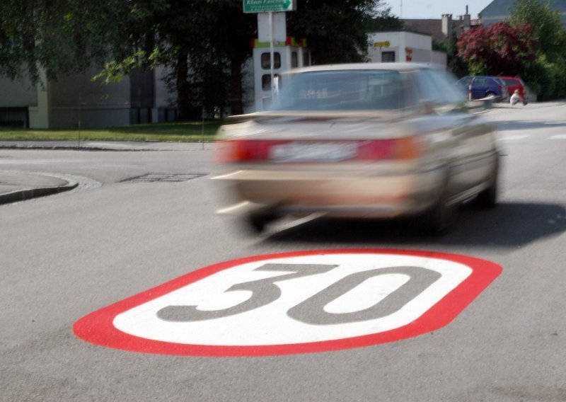 Više od 50.000 ljudi traži ukidanje ograničenja brzine od 30 km/h u Bruxellesu: To je suludi projekt koji će paralizirati grad