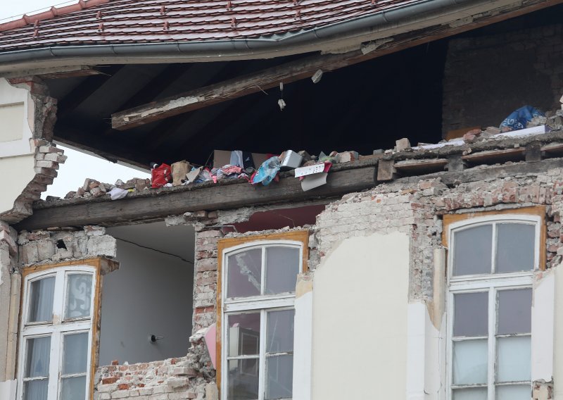 Objavljen popis svih tvrtki koje su nakon Domovinskog rata radile obnovu kuća na Baniji, ima ih gotovo 300