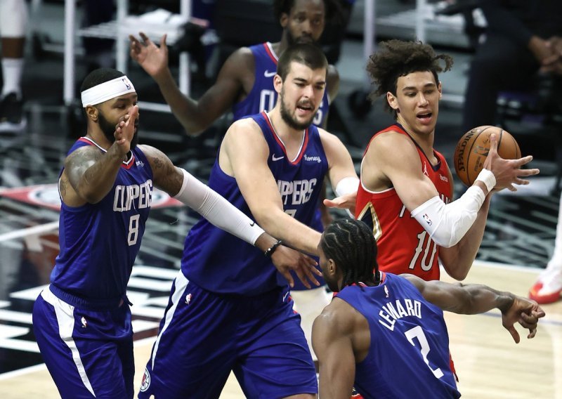 Hrvat Zubac ovom partijom poslao jasnu poruku svima; prvaci LA Lakersi gaze sve pred sobom i još ne znaju za poraz u gostima