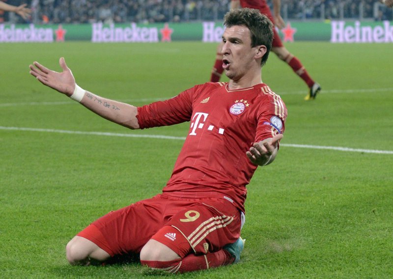 Bayern sredio Barcu, Mandžukić zabio