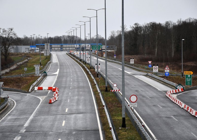 Vozilo u kvaru u tunelu Sv. Rok, promet jednim trakom