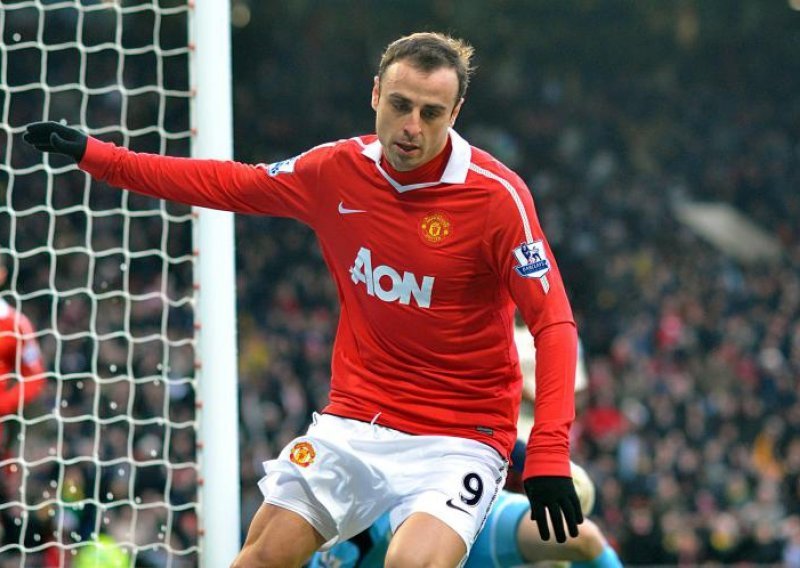 Berbatov: Ostajem u Manchester Unitedu!