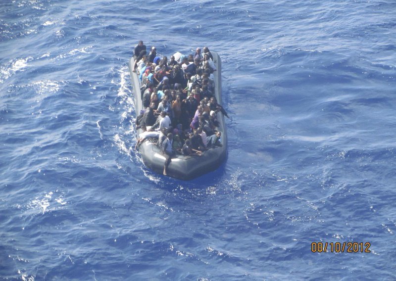U blizini libijske obale potonuo brod s 37 migranata