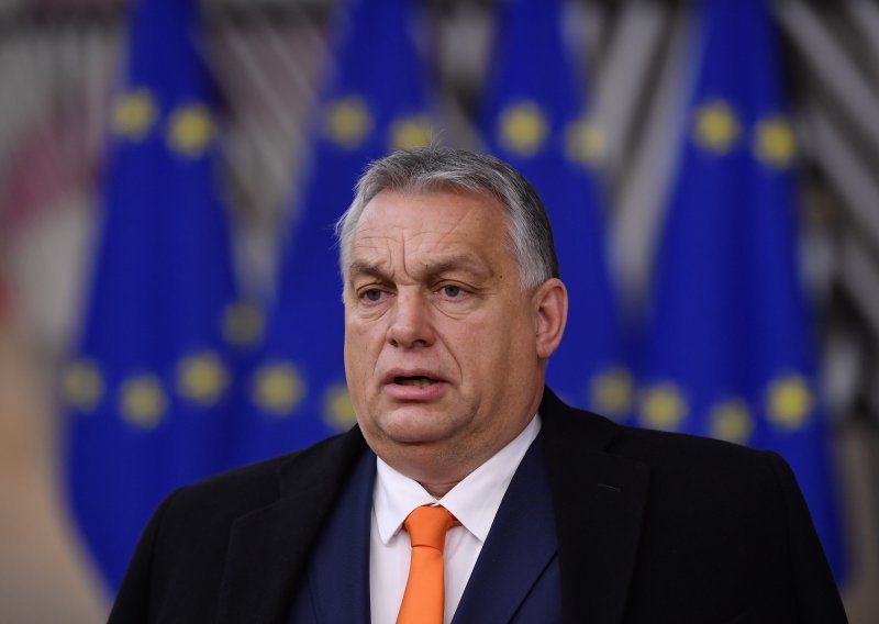 U Mađarskoj počelo cijepljenje kineskim Sinopharmom; Orban: Prerano je za ublažavanje mjera