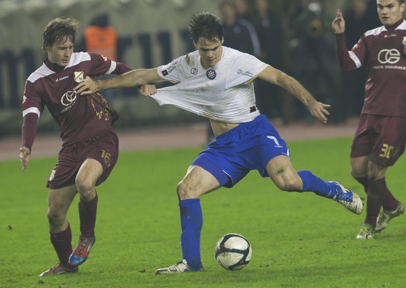 Hajduk u Makedoniju, Riječani kreću u Walesu