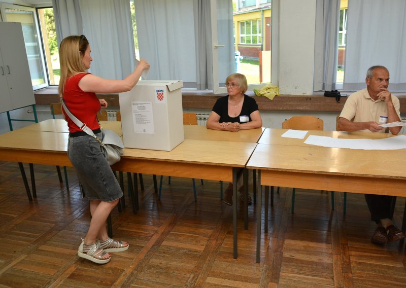 Na izbore neće moći osuđeni na najmanje 6 mjeseci zatvora