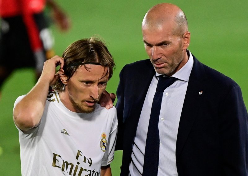 Totalni raspad sistema u Real Madridu, Zinedine Zidane ostao je bez pola momčadi pa će Luka Modrić dobiti specijalni zadatak