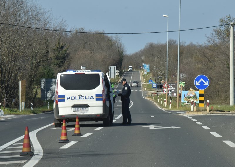 Muškarac zbog prometnih prekršaja dobio čak 60 dana zatvora, 15.600 kuna kazne, dvije godine zabrane vožnje, a policija mu je oduzela i automobil