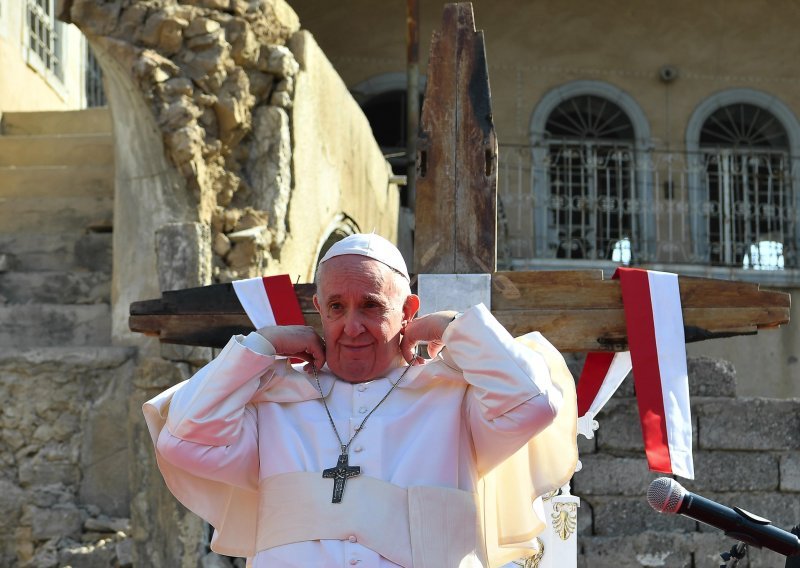 Papa Franjo posjetio uništeni irački grad Mosul i slušao svjedočanstva građana