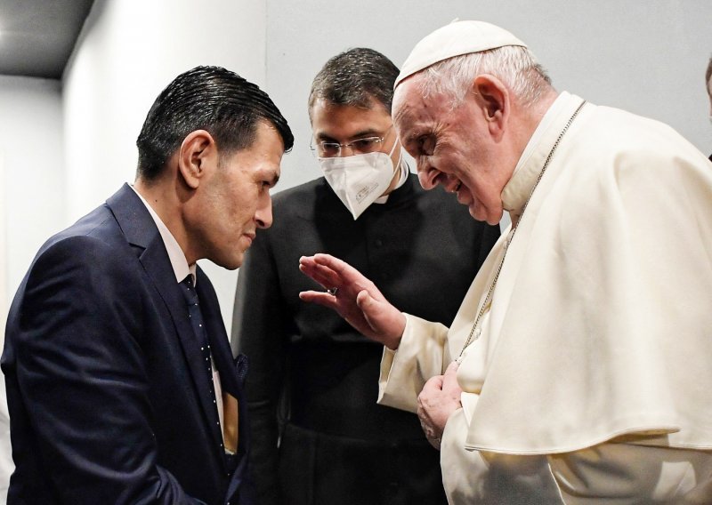 Papa se susreo s ocem sirijskog dječaka koji se utopio i postao simbol migrantske krize