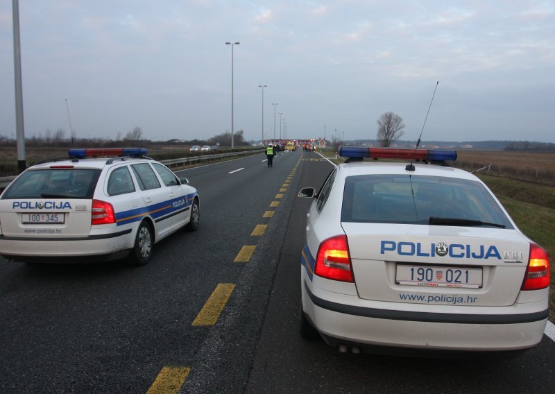 Na povratku s intervencije policajci spasili Podvinjce iz buktinje