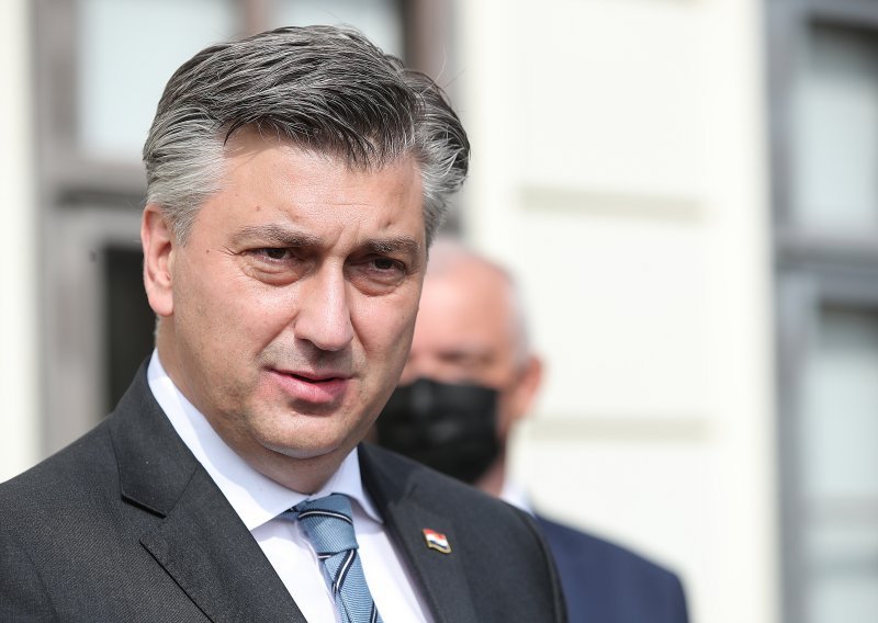 Plenković iz Daruvara: Dogovorili smo korektivni mehanizam za cjepivo koje kasni. Nisam izbjegavao sastanak u Beču, tko to kaže? Čiji je to dojam?