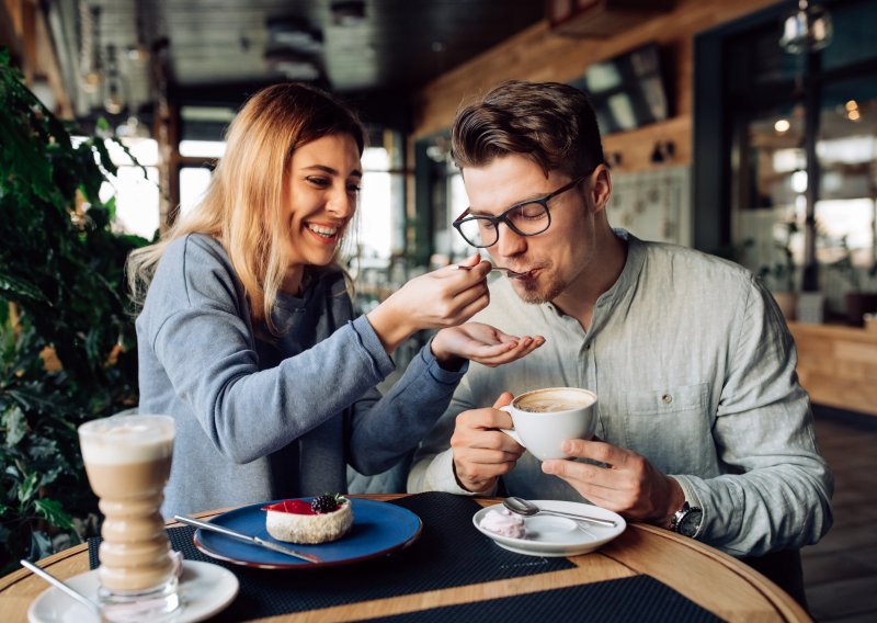 Zamolili smo ljude da nam prepričaju svoje najbizarnije Tinder dejtove. Prilično smo se nasmijali, provjerite zašto!