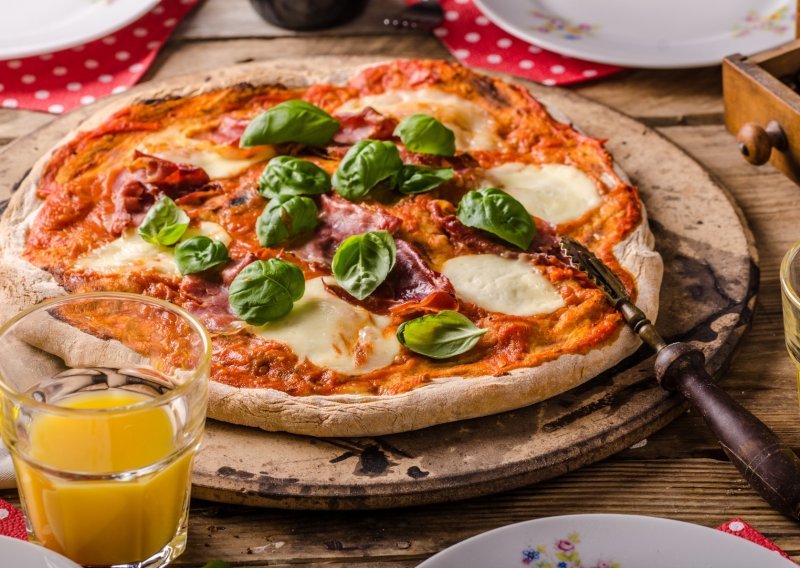 Jede vam se pizza? Isprobajte ovo mekano tijesto bez kvasca, gotovo za nekoliko minuta