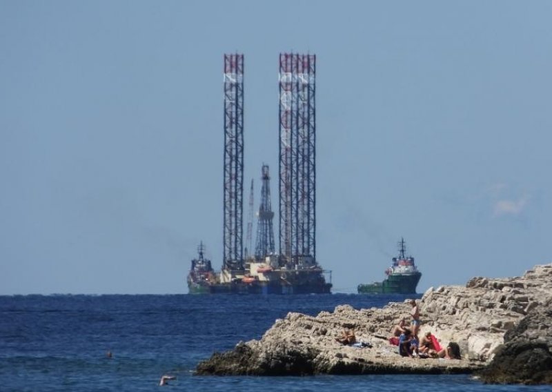 Hoće li cijena nafte pasti na 20 dolara po barelu?