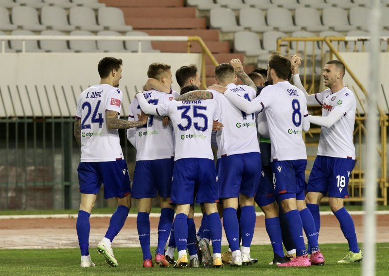 [FOTO/ VIDEO] Hajduk s minimalnih 1:0 pobijedio Šibenik na Poljudu; gostima dosuđen sumnjivi crveni karton, a VAR im uzeo penal