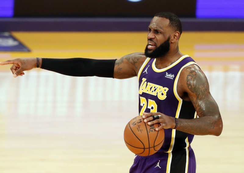 LeBron hitno prevezen u bolnicu, a pretrage su pokazele o kakvoj se ozljedi radi; Lakersi sumnjaju da nije slučajno, a oglasio se i sami James