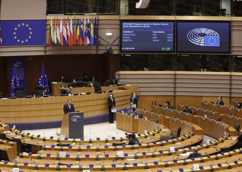 Europski parlament i Komisija žale zbog brexita, kreće rasprava o konačnom sporazumu i rastanku