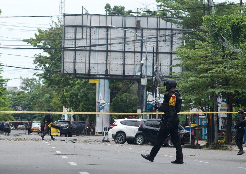 [VIDEO] Teroristički napad ispred crkve u Indoneziji: Najmanje četrnaest ozlijeđenih
