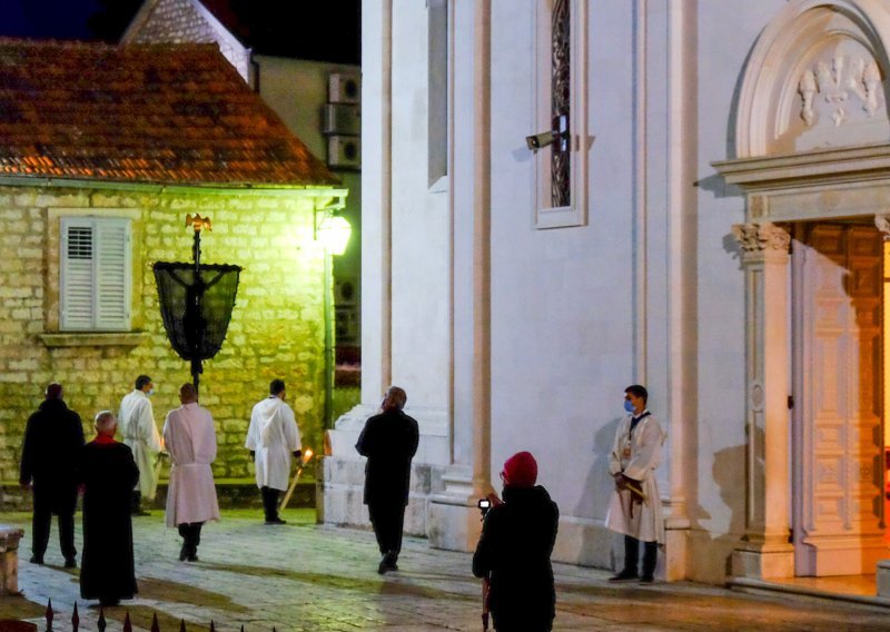 Otkazana procesija na Hvaru zbog koje je lani usred lockdowna izbio skandal