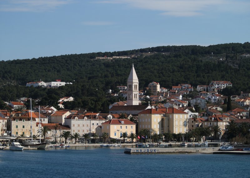 Više učenika i nastavnika pozitivno, dijete sa simptomima odlazilo na nastavu