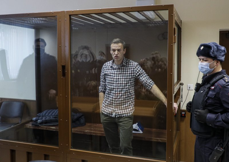 Navaljni prebačen u bolnicu zbog moguće respiratorne bolesti