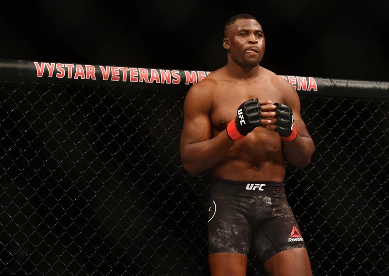 Francis Ngannou dobio ponudu za prvu obranu titule; Predator odbio meč protiv poznatog borca, jer mu termin 'ne odgovara'