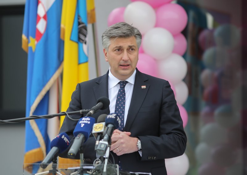 [VIDEO] Plenković: Nastavlja se cijepljenje AstraZenecom, koristi su veće od rizika