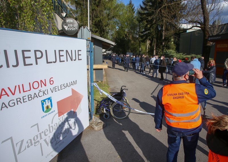 Student ostao u šoku kad je dobio poziv za cijepljenje prije roditelja i bake; iz Ministarstva objasnili zašto se to događa