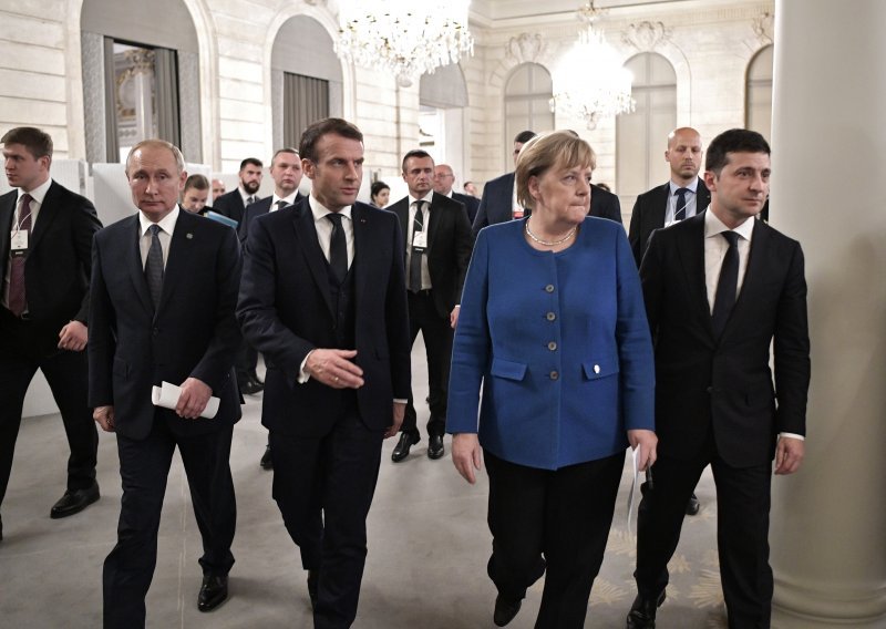 Merkel, Macron i Zelenskij će u petak razgovarati o napetostima s Rusijom