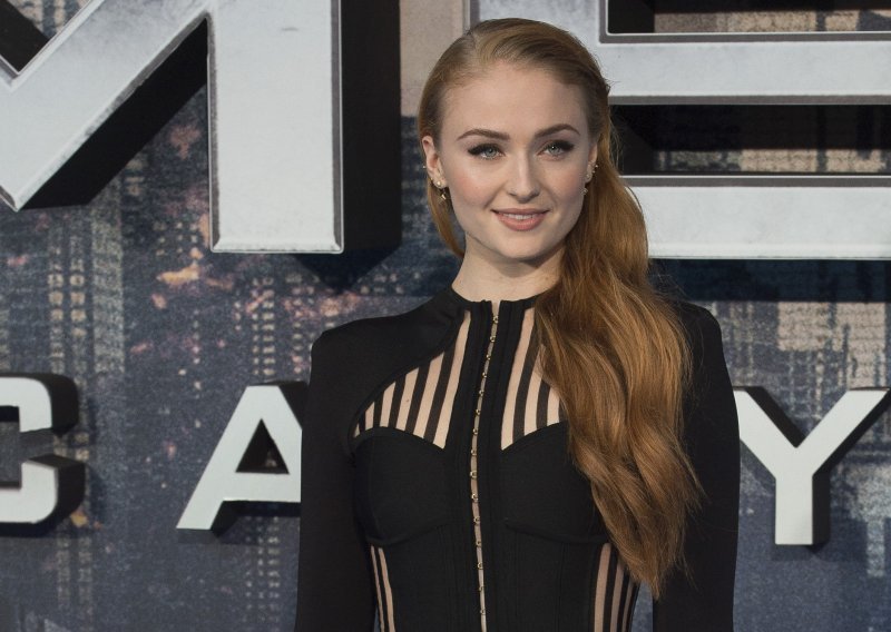 Glumica Sophie Turner otkrila pet ključnih komada koje uvijek treba imati u ormaru