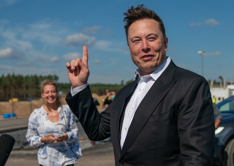 Musk se narugao Bezosu nakon što je pobijedio na natječaju