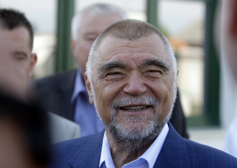 Mesić: 'Kandidati nisu niti Ustav pročitali'