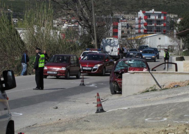 Jedna osoba poginula, dječak u životnoj opasnosti