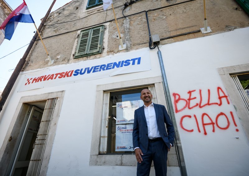 [FOTO] Na službenim prostorijama Hrvatskih suverenista osvanuo grafit 'Bella ciao'; Zekanović: Očito smo trn u oku