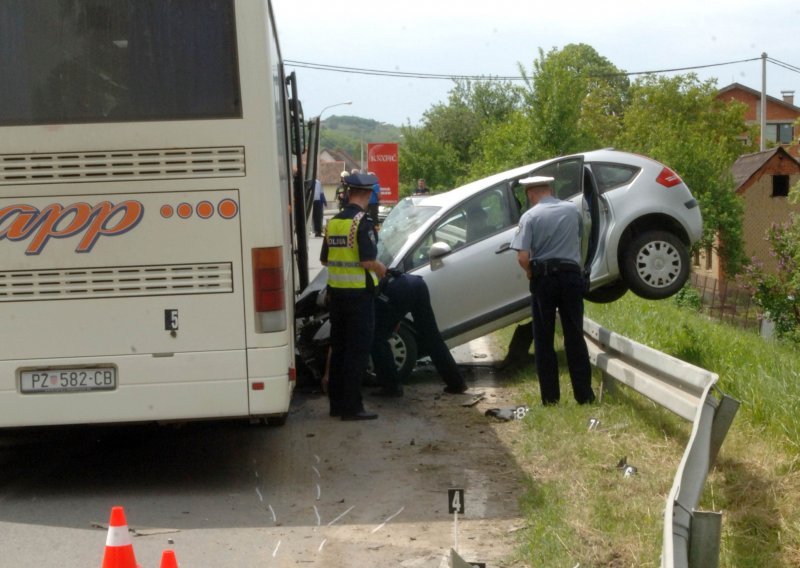 Vraćao se s dijalize, sudario s busom i poginuo